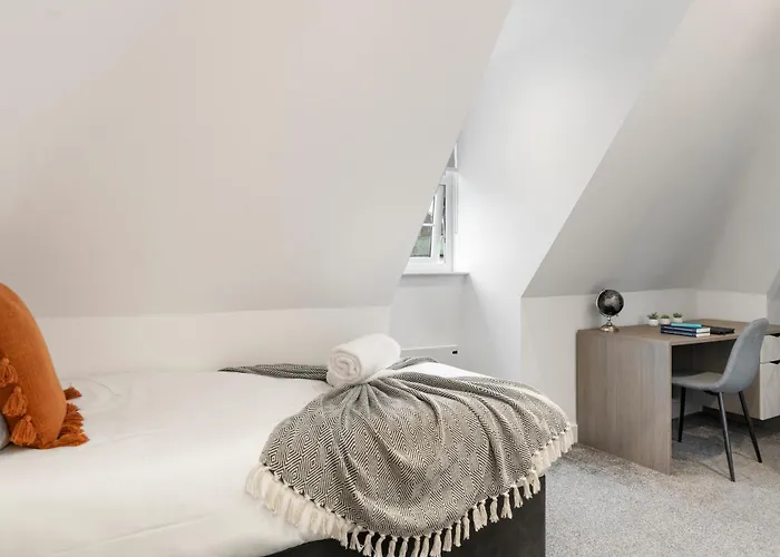 Luxurious 2 Bedroom - Apartment - Central Location